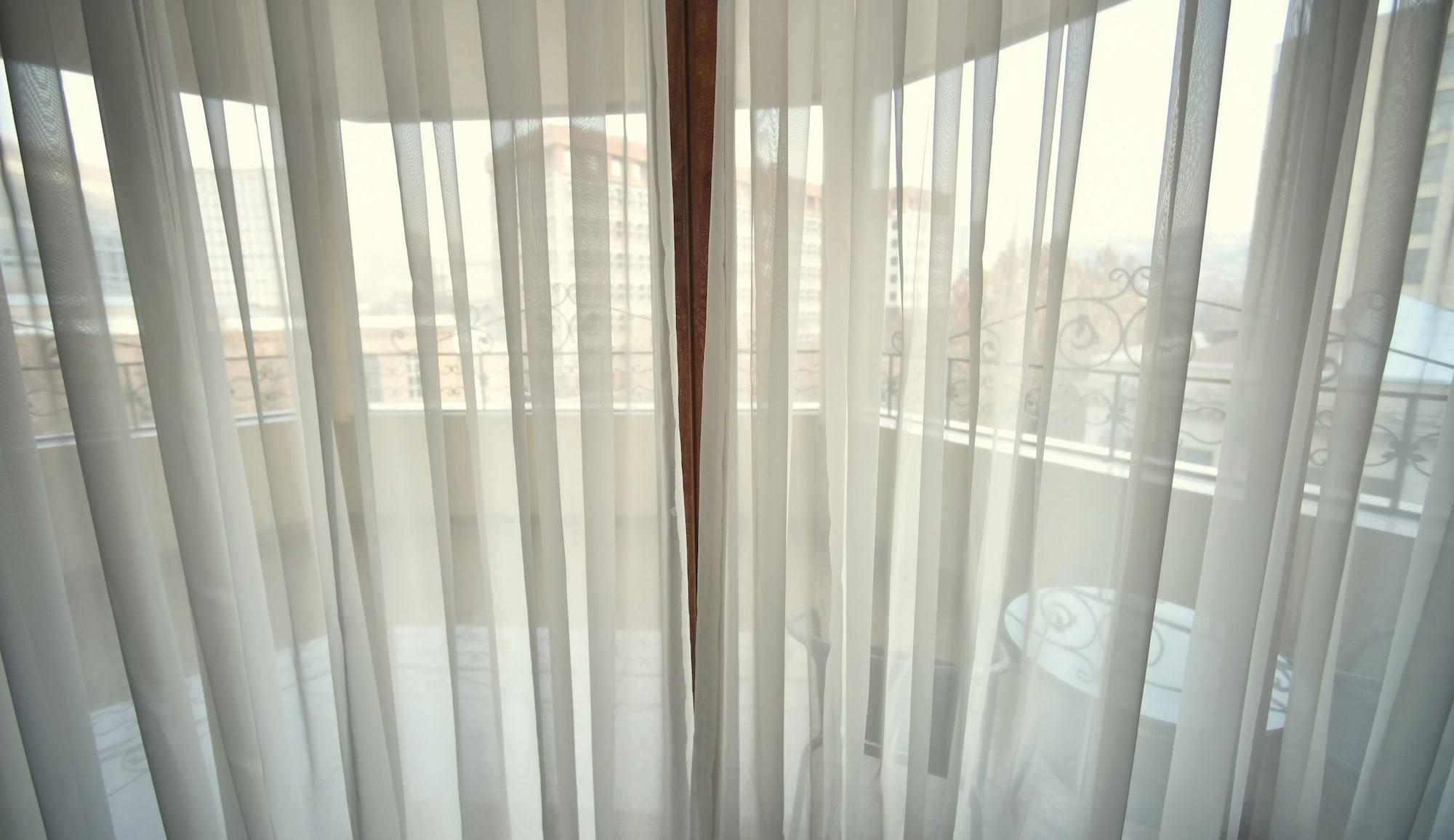 Imperial Palace Hotel Ереван Екстериор снимка